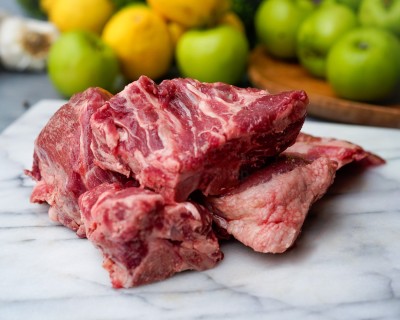 Свинина на кости охлаждённая 1 кг - купить в Намцыре